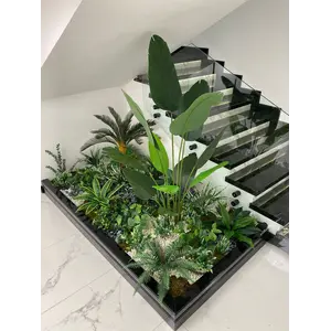 Merdiven Altı Yapay Çiçek Dekorasyonu