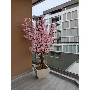 Premium Yapay Sakura Ağacı Detay Fotoğrafı