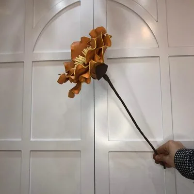 B&uuml;y&uuml;k Zambak &Ccedil;i&ccedil;eği - Turuncu Sarı K&ouml;p&uuml;k &Ccedil;i&ccedil;ek - Yapay &Ccedil;i&ccedil;ek