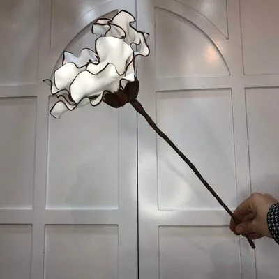 B&uuml;y&uuml;k Zambak &Ccedil;i&ccedil;eği - Beyaz Kahverengi K&ouml;p&uuml;k &Ccedil;i&ccedil;ek - Yapay &Ccedil;i&ccedil;ek