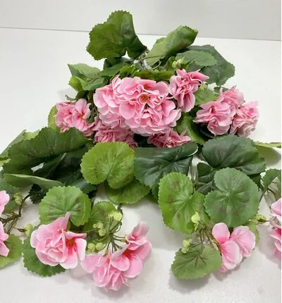 Pembe Yapay Sarkan Sardunya &Ccedil;i&ccedil;egi