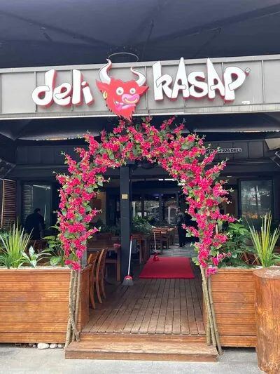 Kapı İ&ccedil;in Begonvil Dekorasyonu
