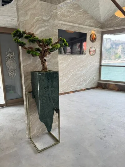 Mermer Saksılı Yapay Bonzai Ağacı Detay Fotoğrafı