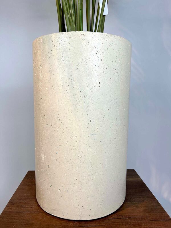 Premium Beton Saksılı Areka Ağacı saksı detayı