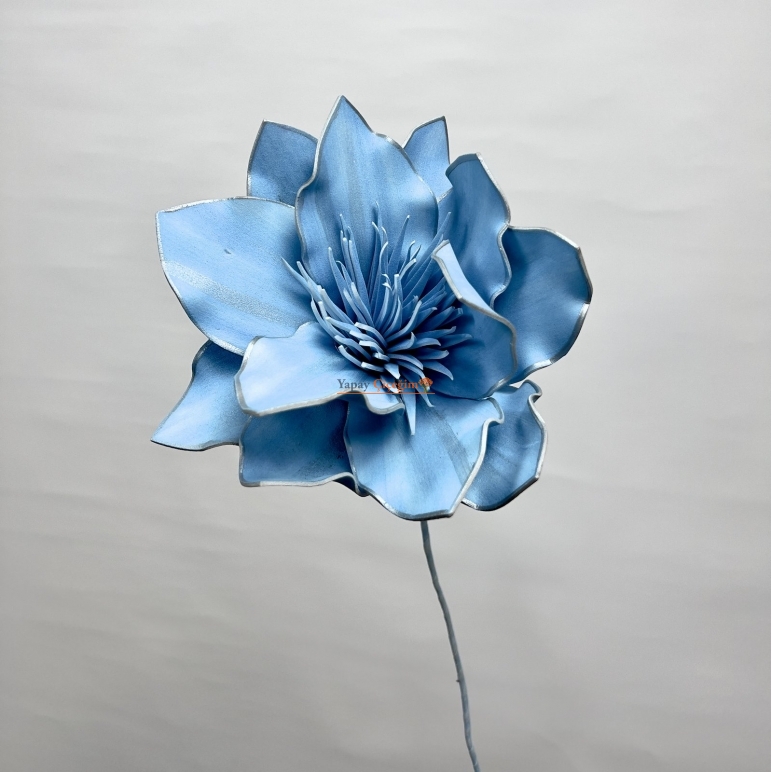 Mavi Büyük Zambak Çiçegi